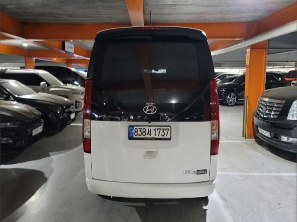 HYUNDAI Staria - Vista 2
