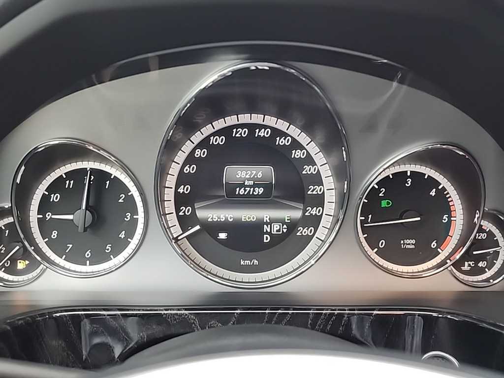Mercedes Benz E class - Vista 7