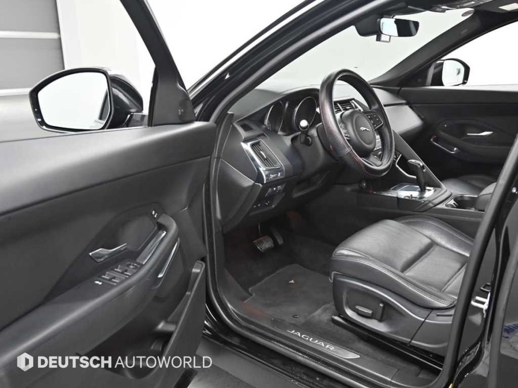 Jaguar E-PACE - Vista 11
