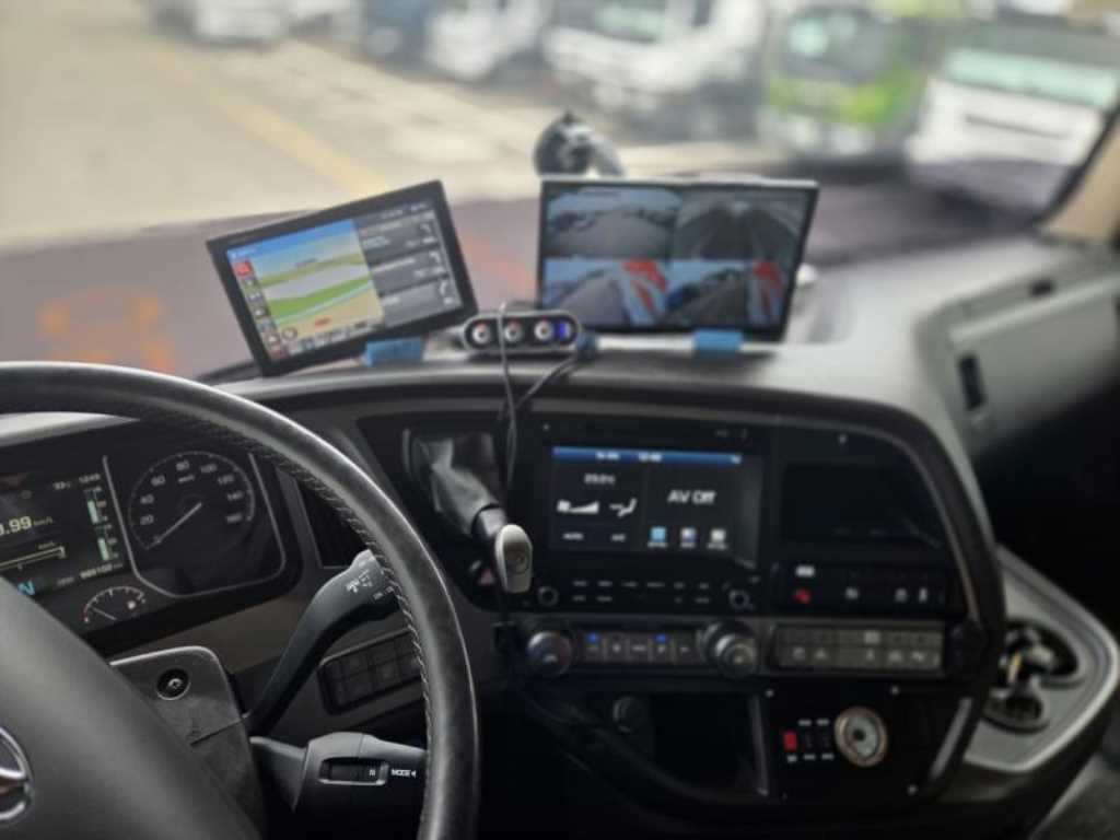 medium and large cargo truck - Vista 10