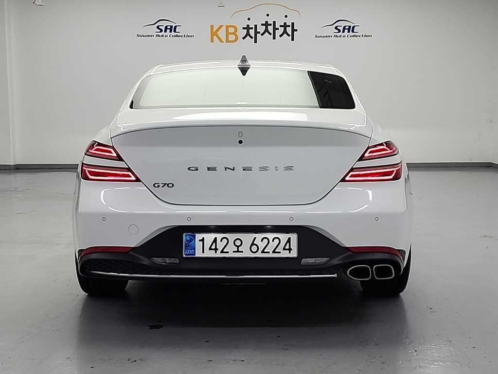 Genesis G70 - Vista 3