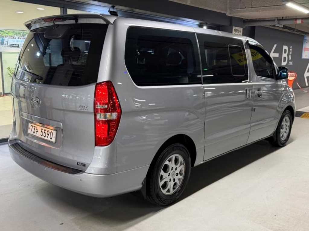 HYUNDAI Starex - Vista 4