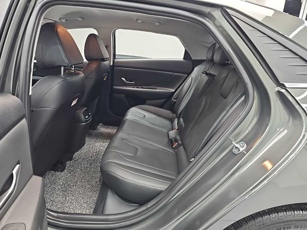HYUNDAI Avante - Vista 12
