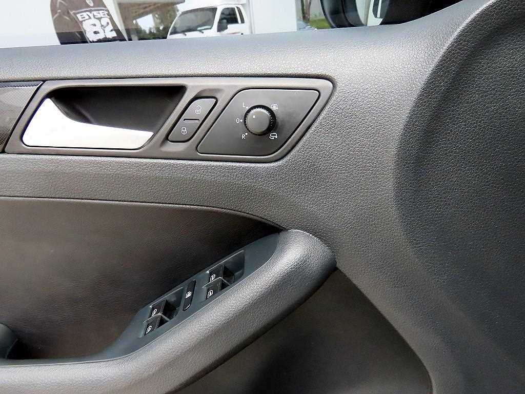 Volkswagen Jetta - Vista 11