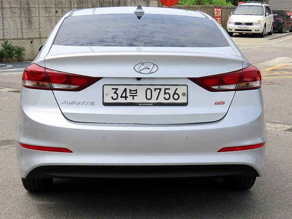 HYUNDAI Avante - Vista 4