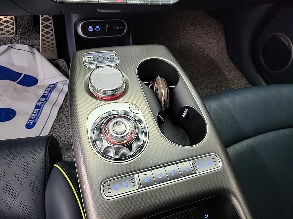 Genesis GV60 - Vista 8