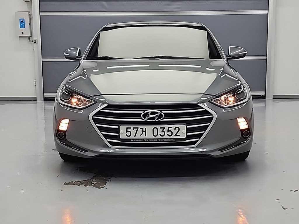 HYUNDAI Avante - Vista 2