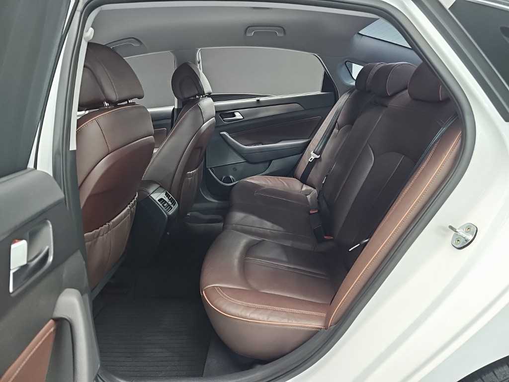 HYUNDAI Sonata - Vista 12