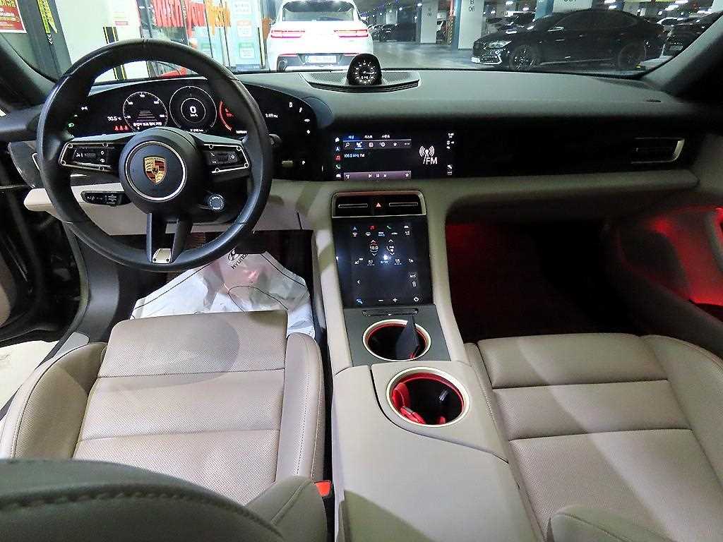 Porsche Taycan - Vista 10