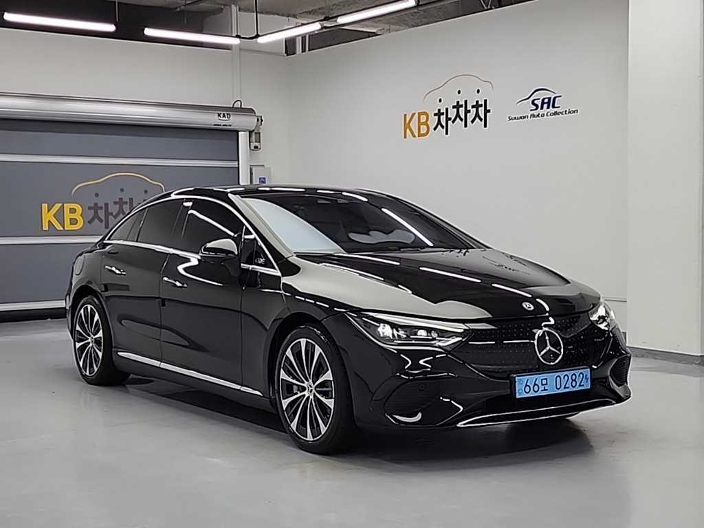 Mercedes Benz EQE - Vista 4