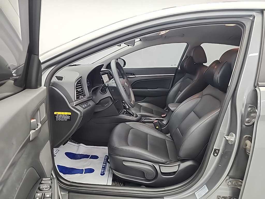 HYUNDAI Avante - Vista 11