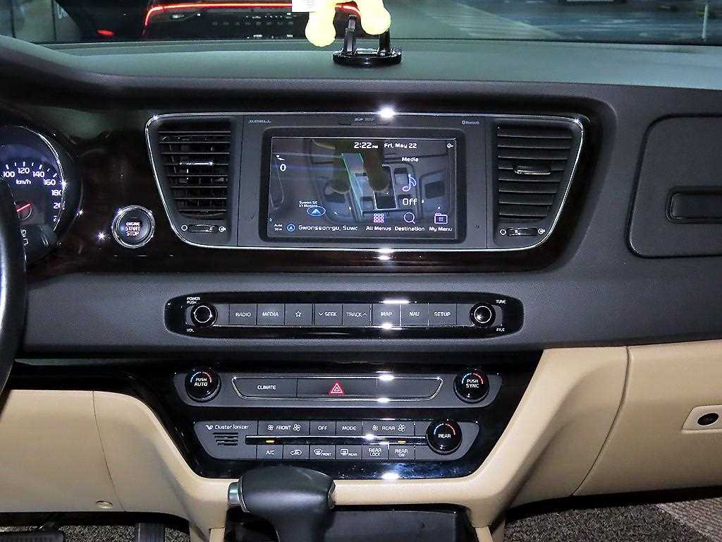 KIA Carnival - Vista 7