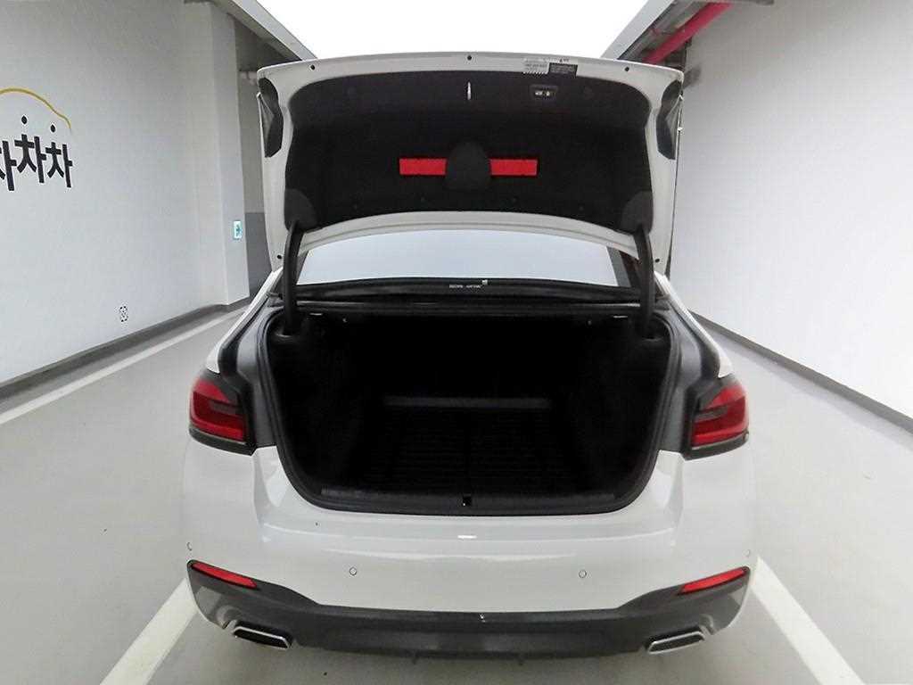BMW 5 Series - Vista 5