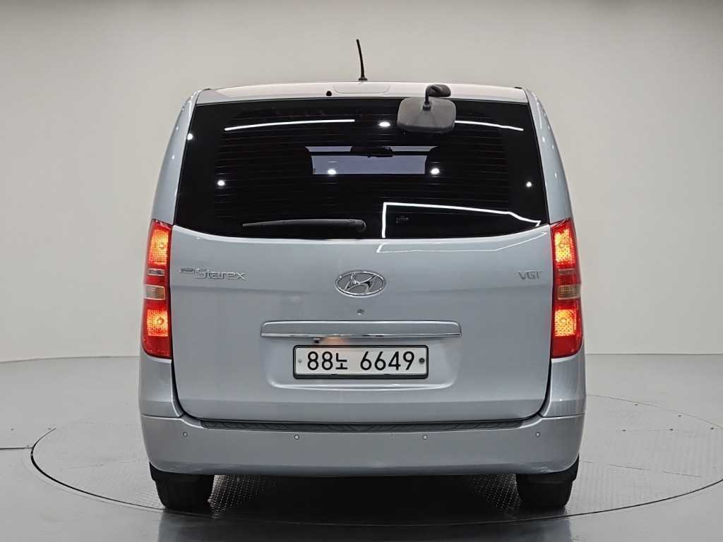 HYUNDAI Starex - Vista 4