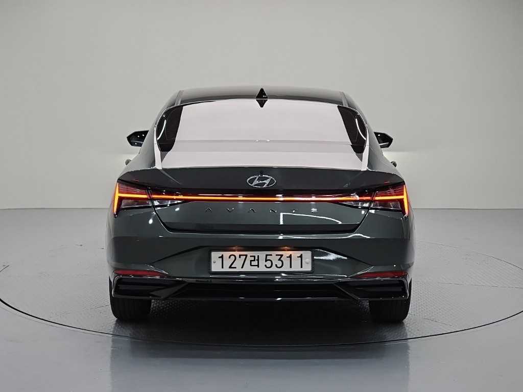 HYUNDAI Avante - Vista 3