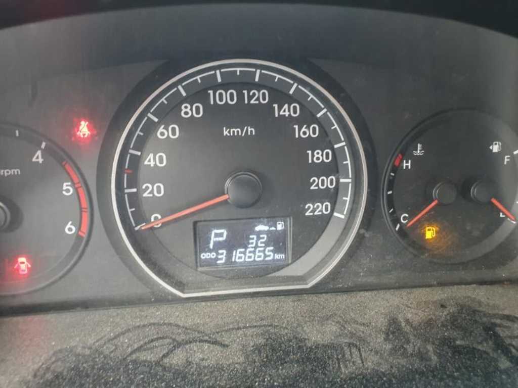 HYUNDAI Starex - Vista 3
