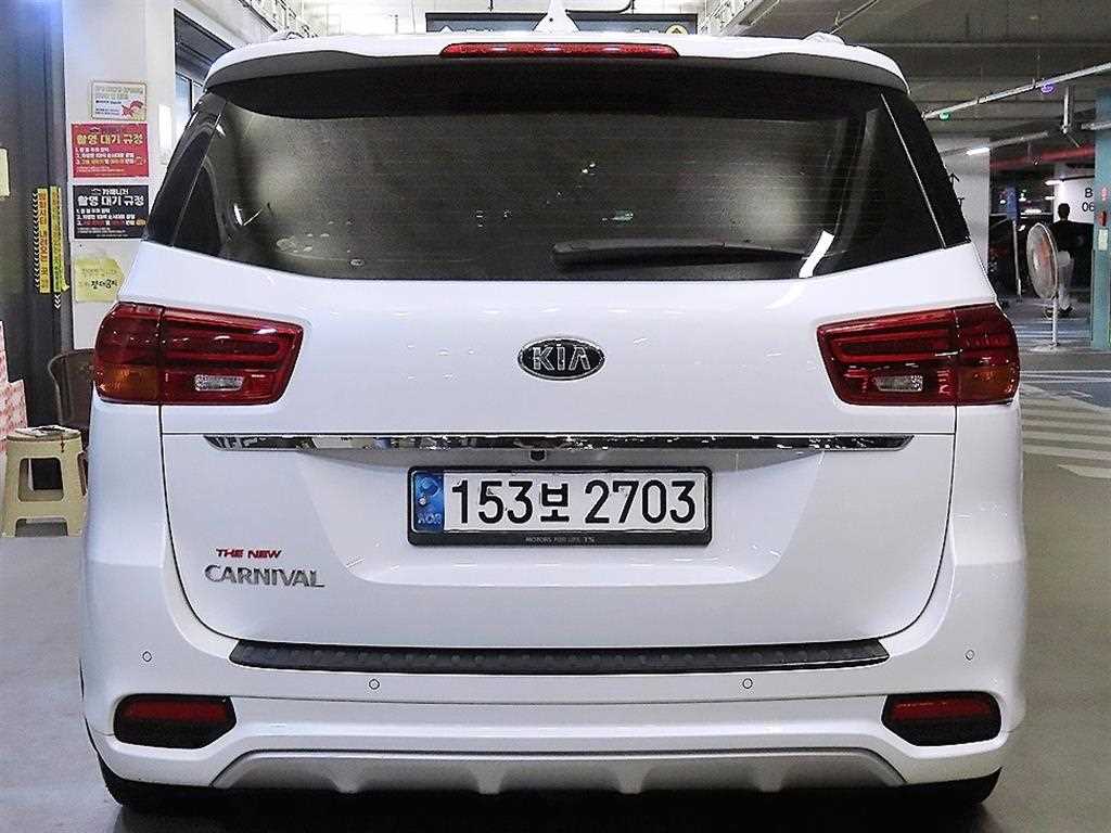 KIA Carnival - Vista 4