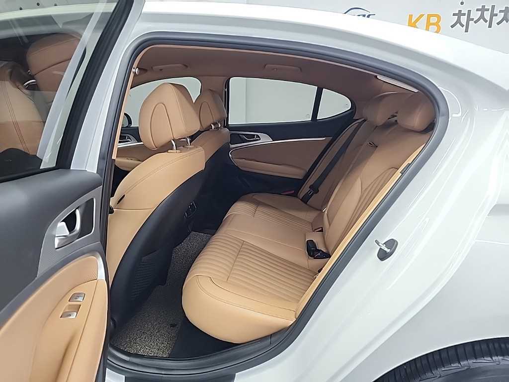 Genesis G70 - Vista 12