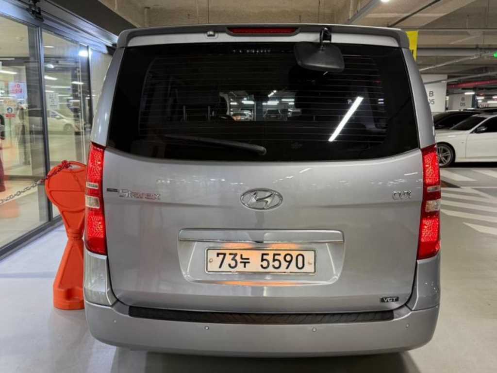 HYUNDAI Starex - Vista 5