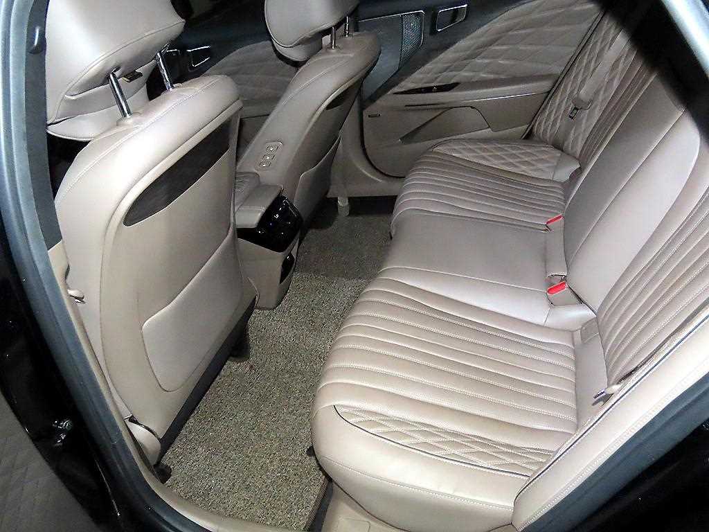 KIA K8 - Vista 7