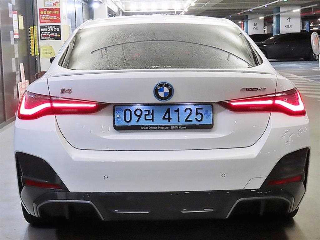 BMW i4 - Vista 4