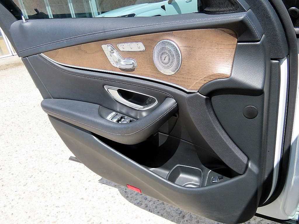 Mercedes Benz E class - Vista 11