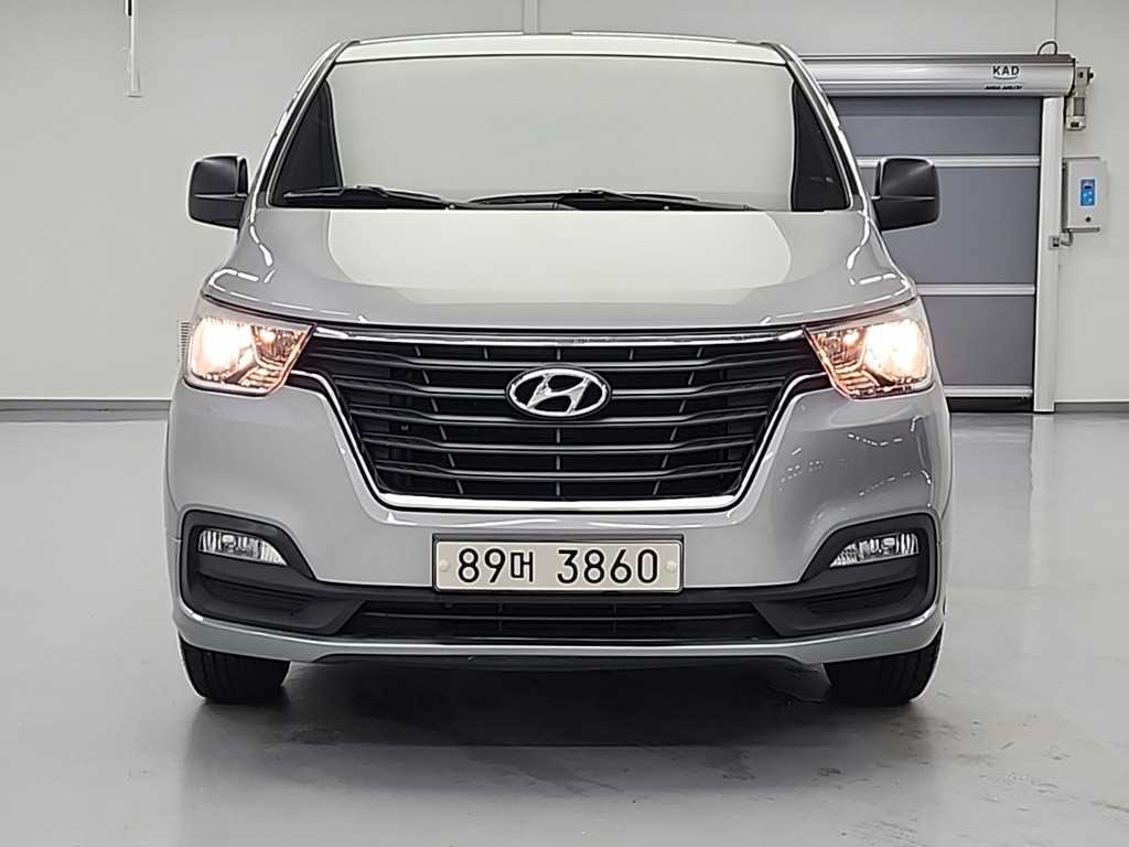 HYUNDAI Starex - Vista 2