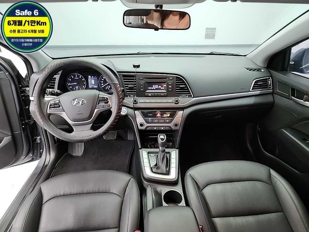HYUNDAI Avante - Vista 7
