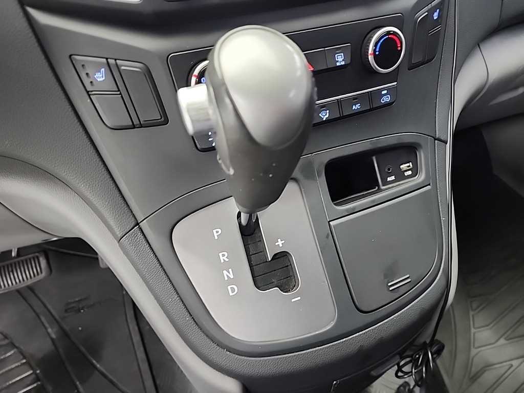 HYUNDAI Starex - Vista 8