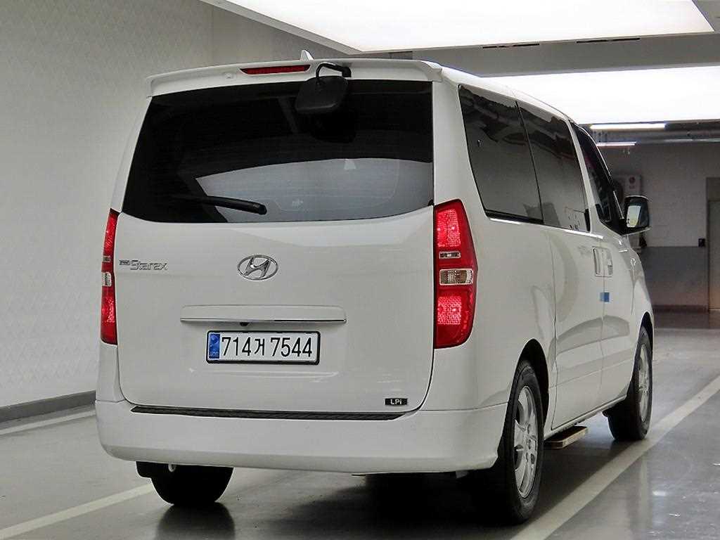HYUNDAI Starex - Vista 4