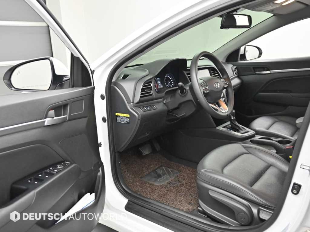 HYUNDAI Avante - Vista 11