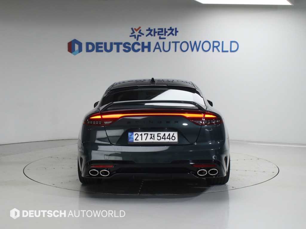 KIA Stinger - Vista 4