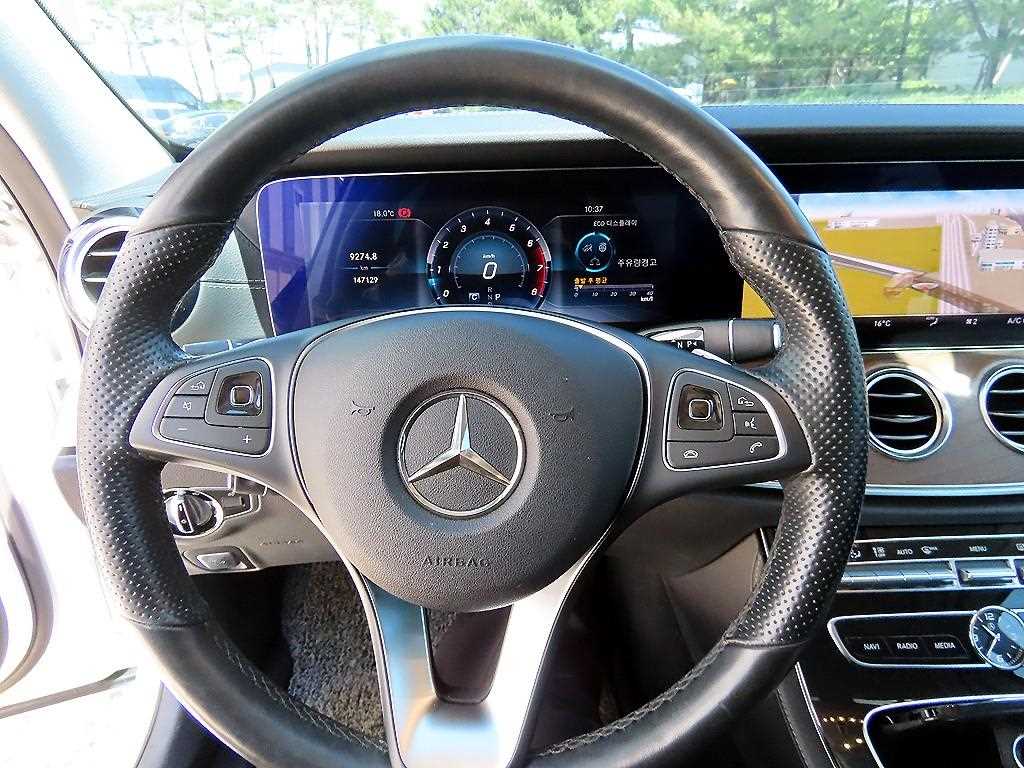 Mercedes Benz E class - Vista 8