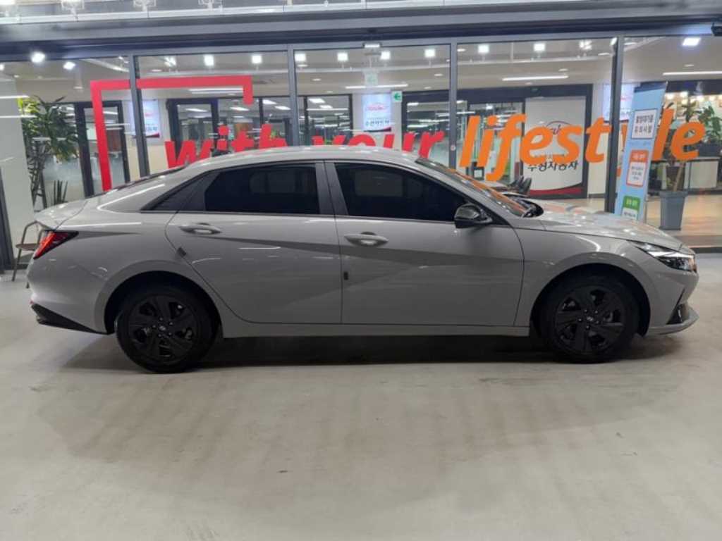 HYUNDAI Avante - Vista 3
