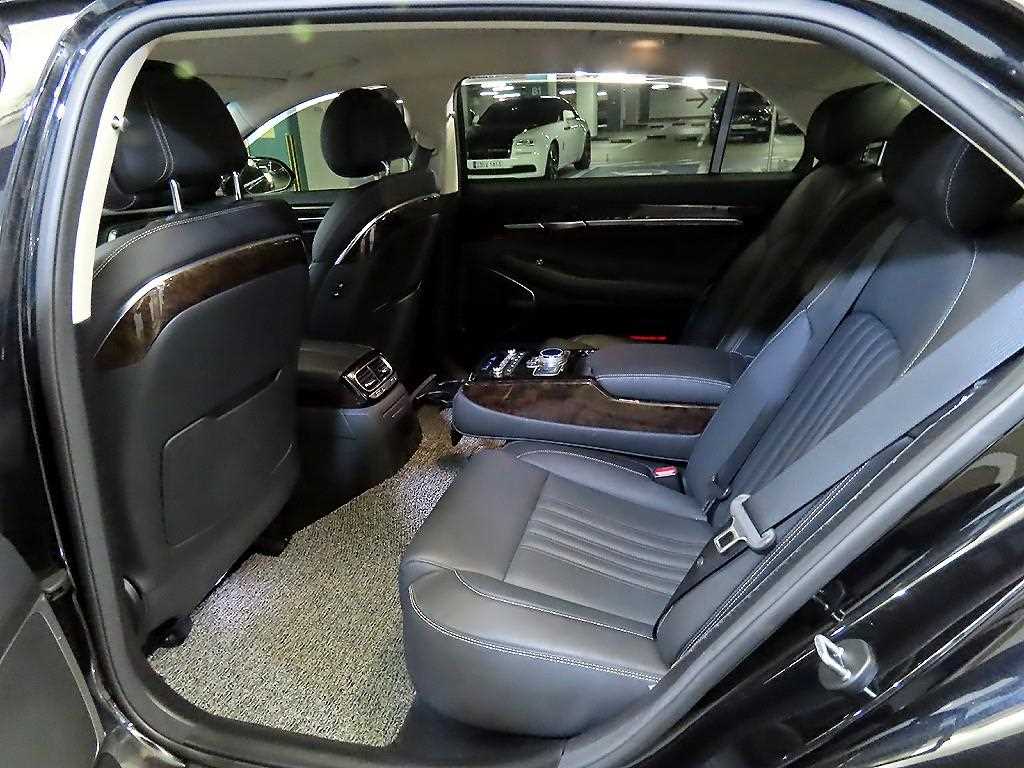 Genesis G90 - Vista 7