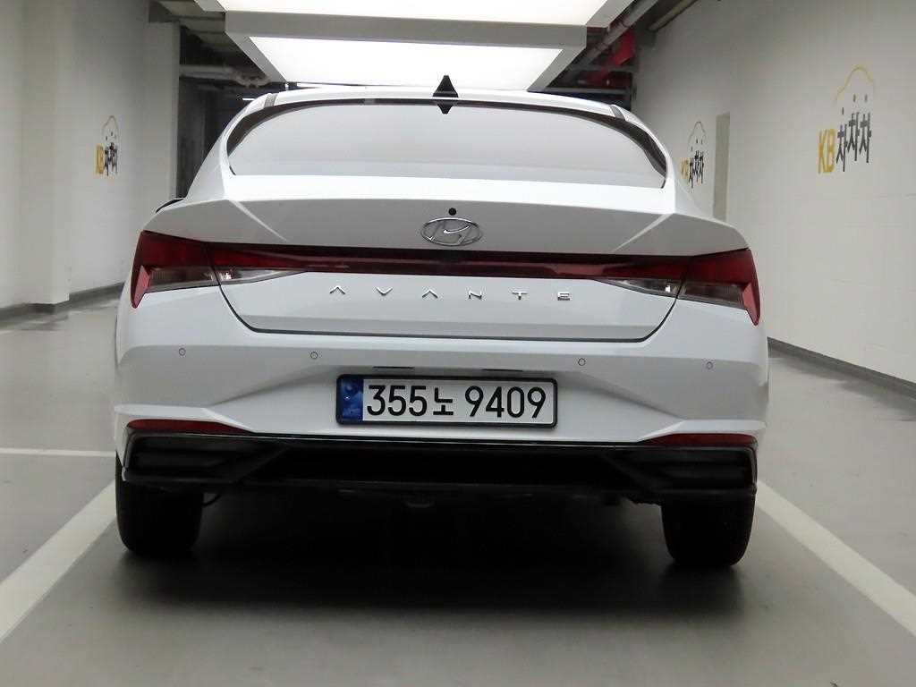 HYUNDAI Avante - Vista 3