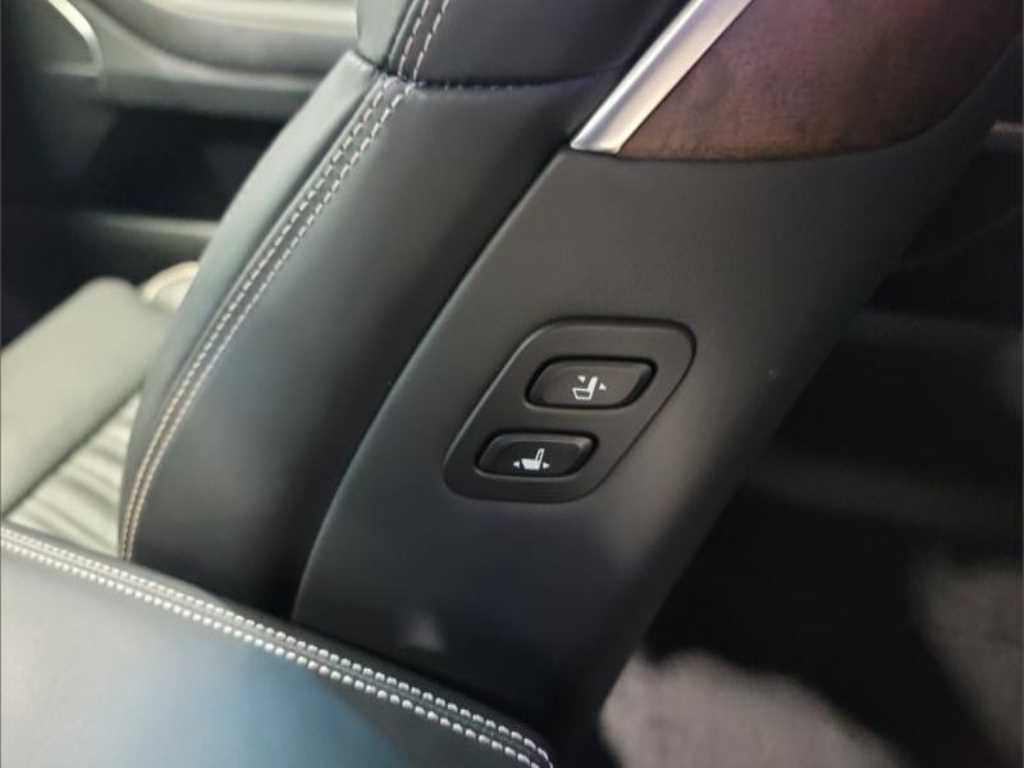 Genesis G90 - Vista 11