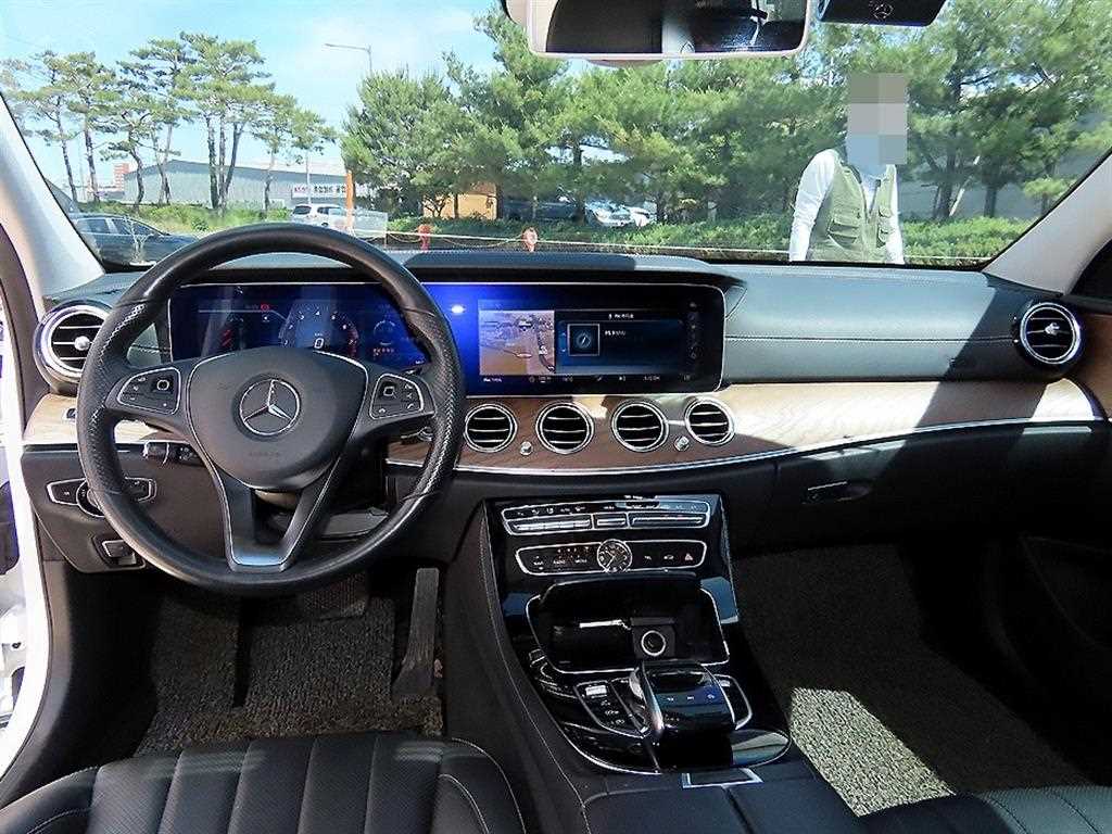 Mercedes Benz E class - Vista 7