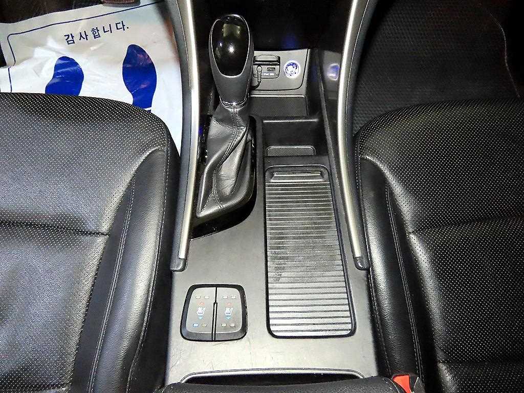 HYUNDAI Sonata - Vista 12