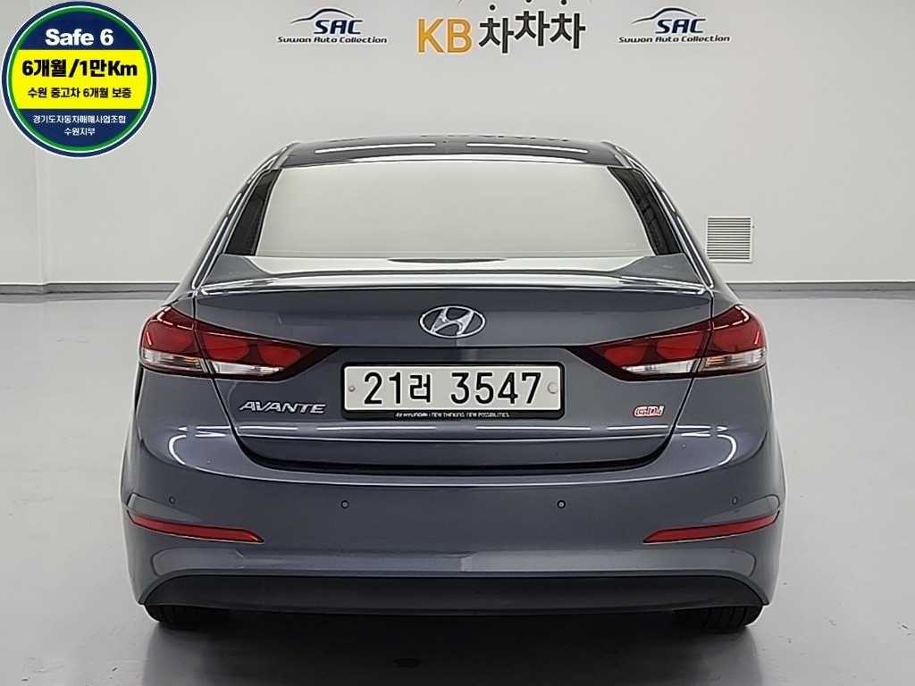 HYUNDAI Avante - Vista 3