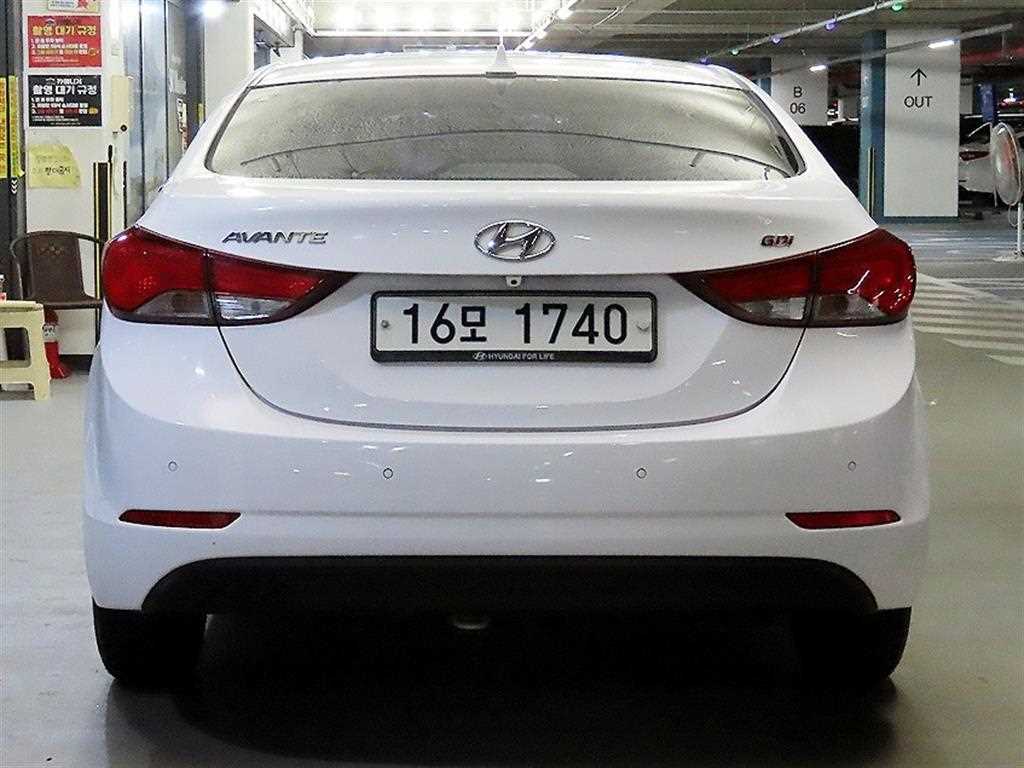 HYUNDAI Avante - Vista 5