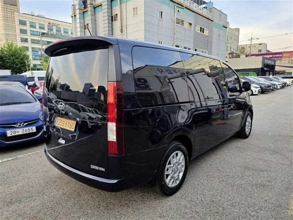 HYUNDAI Staria - Vista 4