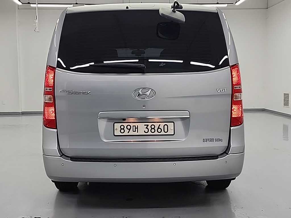 HYUNDAI Starex - Vista 3