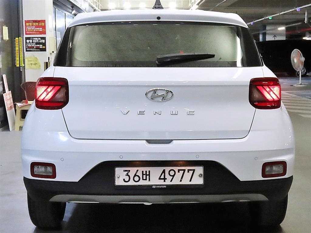 HYUNDAI Venue - Vista 5