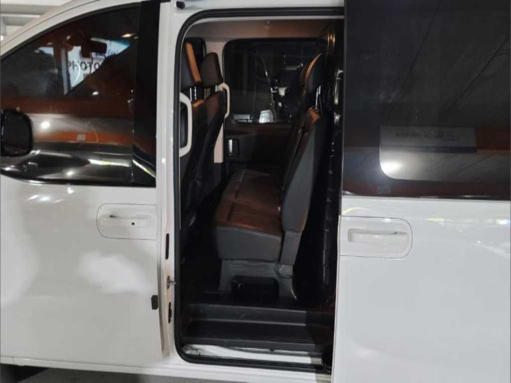 HYUNDAI Staria - Vista 4