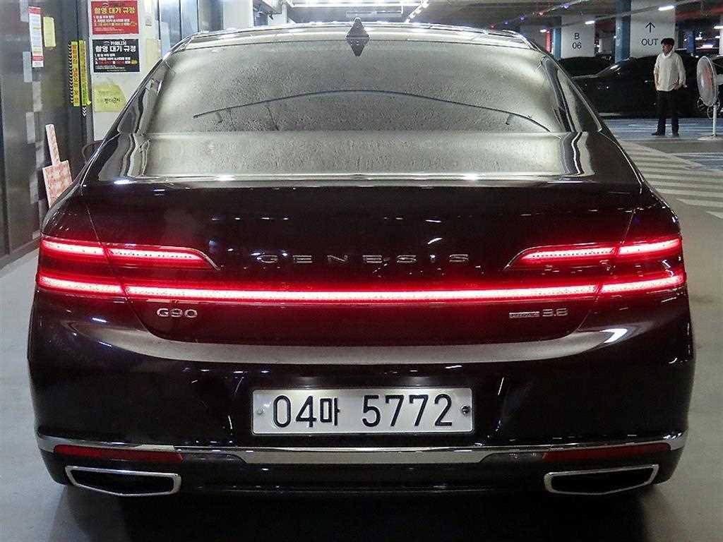 Genesis G90 - Vista 5