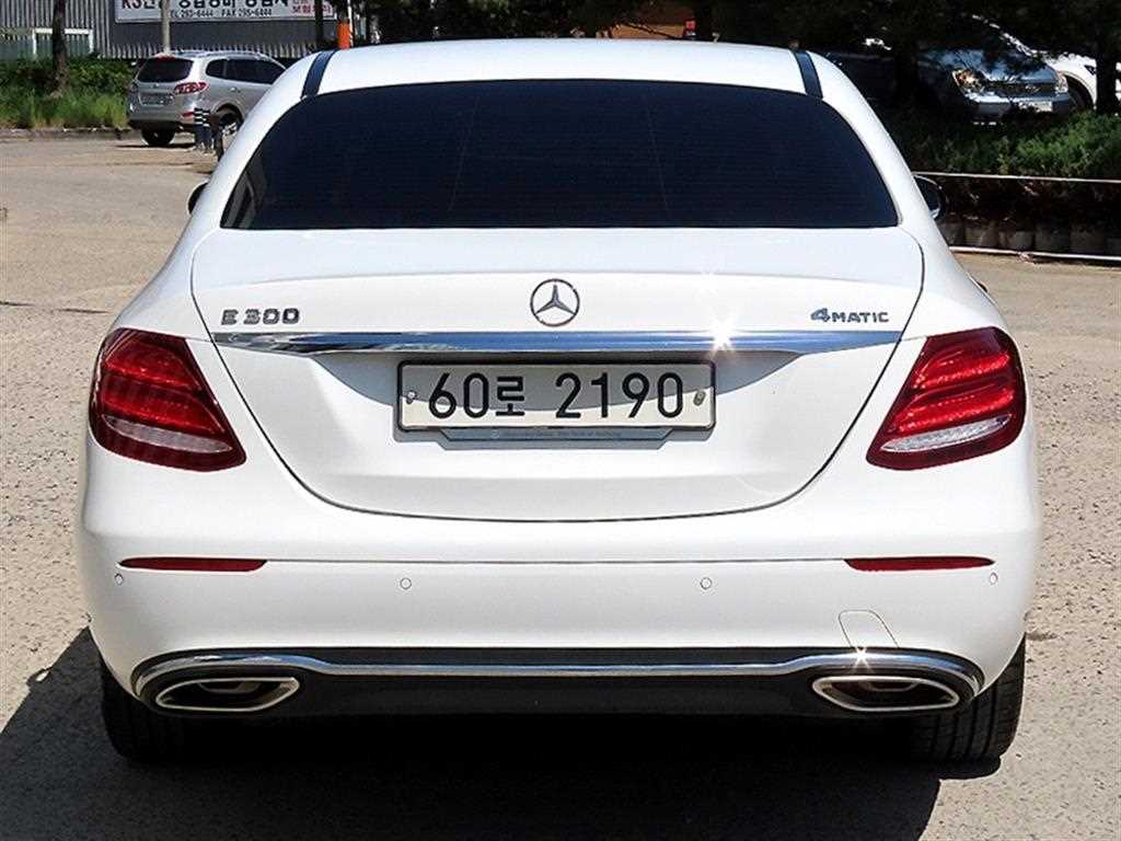 Mercedes Benz E class - Vista 4