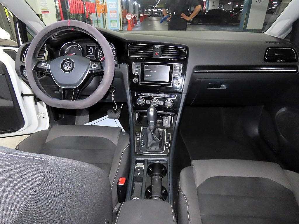 Volkswagen Golf - Vista 10