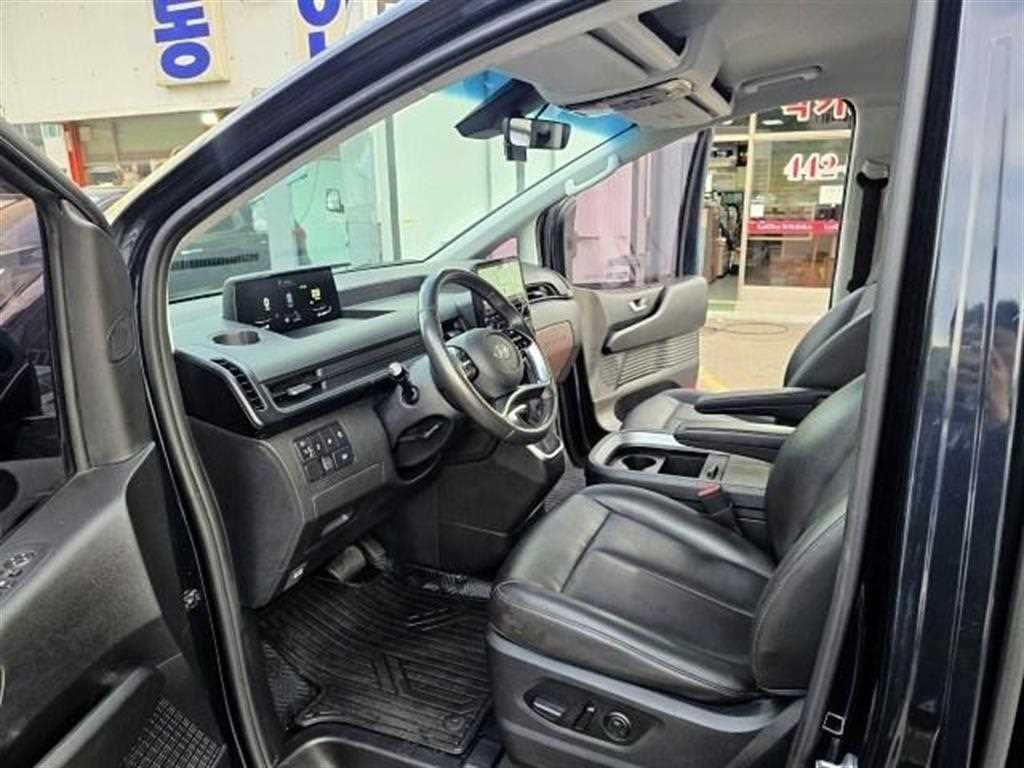 HYUNDAI Staria - Vista 8