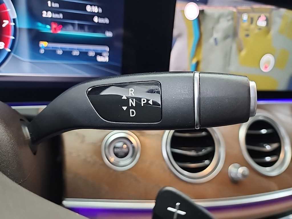 Mercedes Benz E class - Vista 8